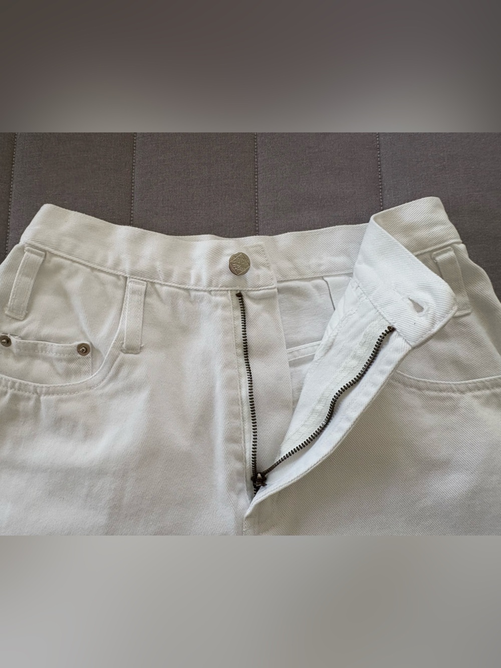 Vintage High-Rise White Denim Shorts for Women - Picture 8 of 12